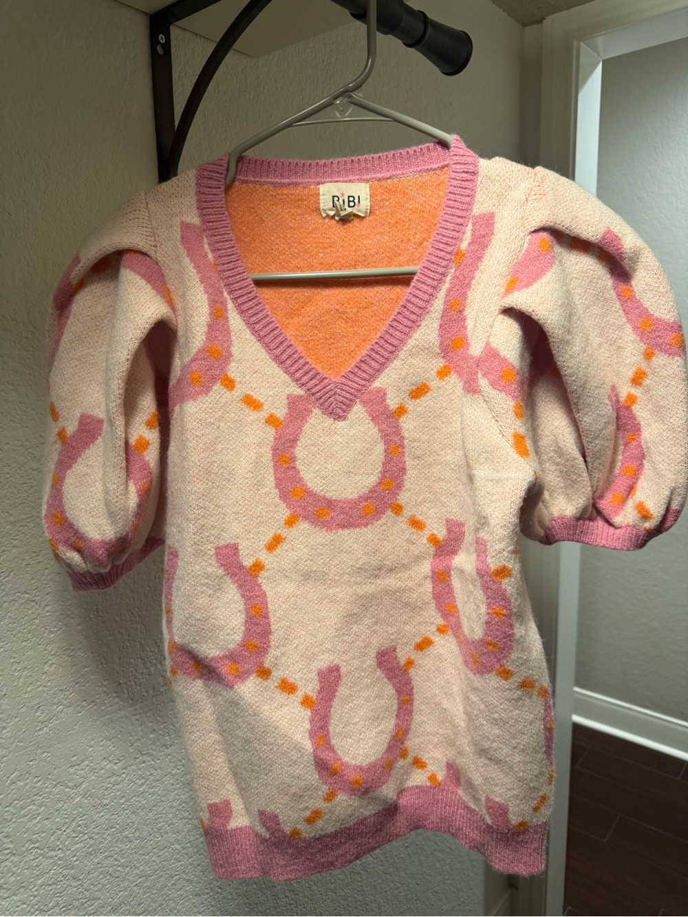 BiBi Pink & Orange Horseshoe V-Neck Puff Sleeve Sweater